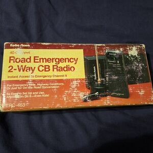 RADIO SHACK 40-CHANNEL ROAD EMERGENCY 2-WAY CB RADIO TRC-463, Untested Vintage
